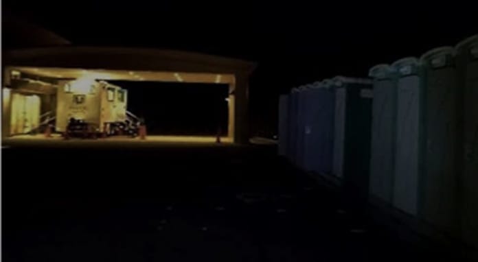 夜間の避難所のトイレ周辺環境